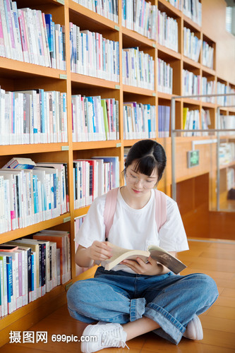 圖書館里的書香時光